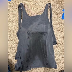 Lululemon workout top with built in bra size 4
